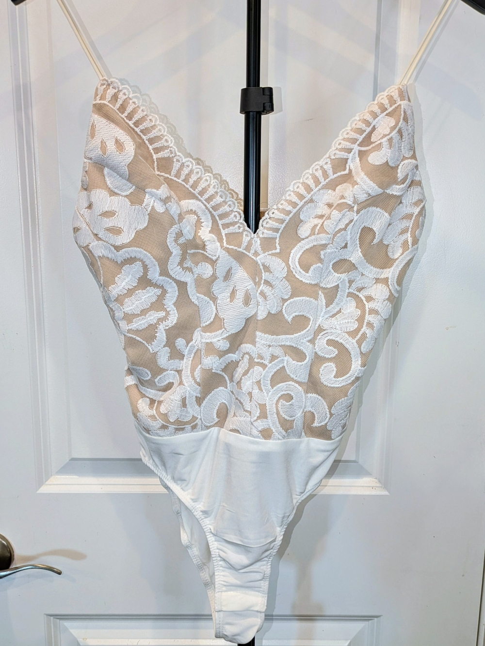 NWT Hello Molly Vixen Lace Bodysuit White Nude Floral XS US 2
